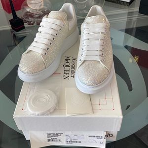 NWT. Alexander McQueen iridescent glitter oversized sneaker. White. 38.5.